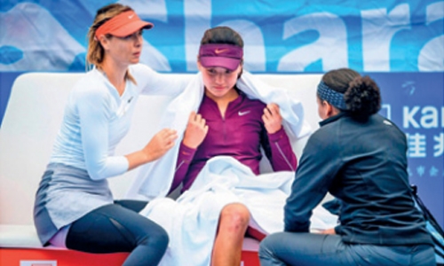 Struggling Sharapova progresses at Shenzhen