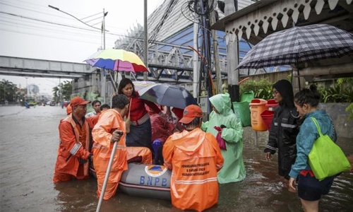 Flooding hits Indonesian capital, one dead