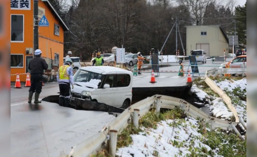 Powerful quake rattles Japan 