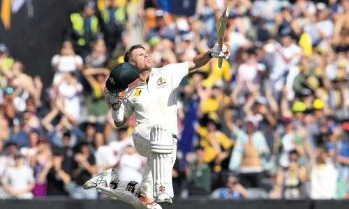 Warner gives Aussies outside chance of victory