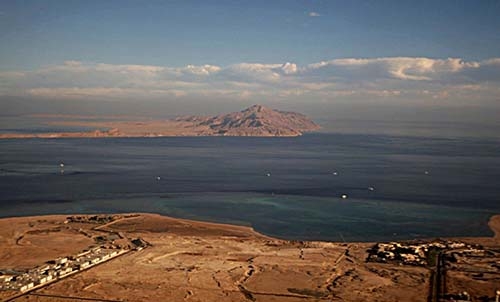 Oceans delay warming of Antarctic waters