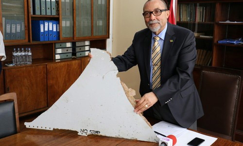 Australia says possible MH370 debris found on Mauritius