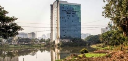 Bangladesh tears down building seen as symbol of corruption