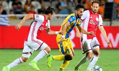 Ajax finish with 10 men and a goalless draw in Cyprus