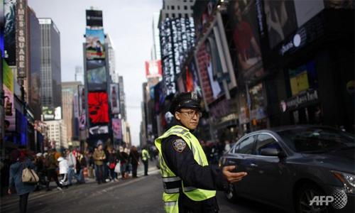 New York reassures tourists after terror threat