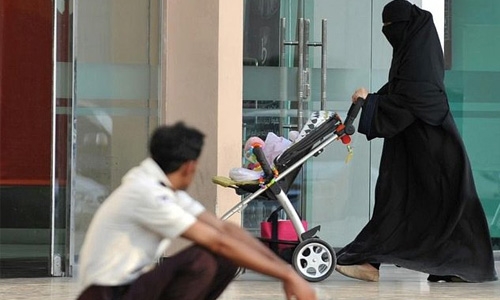 Saudi malls to hire locals only: ministry