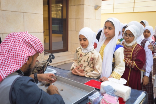 DANAT holds educational pearl workshop for students