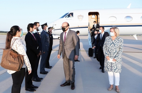 Foreign minister arrives in Washington to sign a declaration in support of peace between Bahrain and Israel