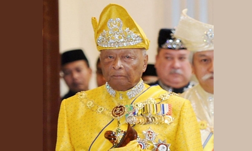 Sultan Ahmad Shah dies 