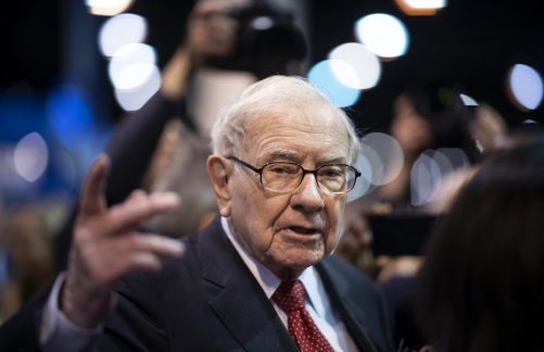 Warren Buffett to remain as Berkshire Hathaway board chair 