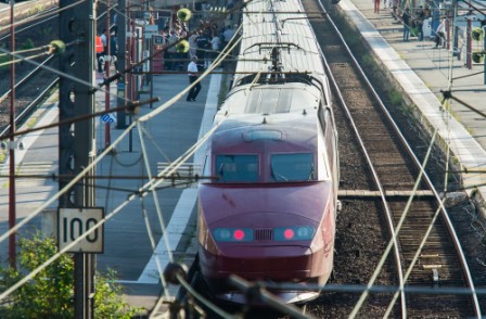 Obama praises 'heroic' US servicemen in French train attack