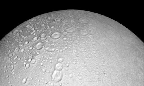 NASA spacecraft plunges through Saturn moon's icy spray