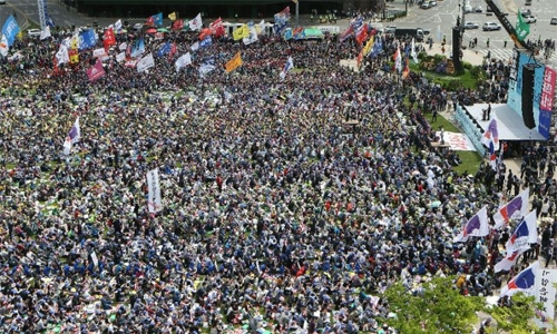 Tens of thousands join May Day rally in S. Korea Tens of thousands join May Day rally in S. Korea
