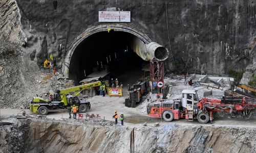 Indian rescuers just five metres from 41 trapped in tunnel