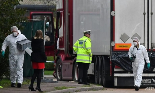 UK police say 39 found dead in truck were Chinese UK police say 39 found dead in truck were Chinese