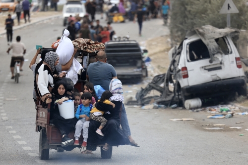 Displaced Gazans live in dust, fear and hunger