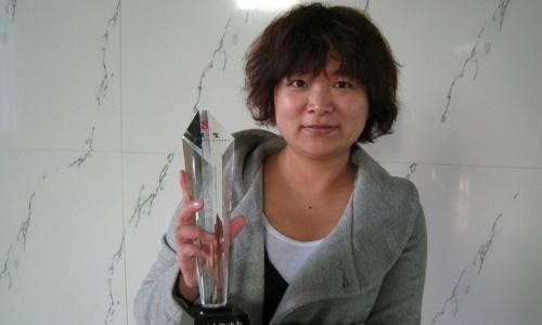 China lifts travel ban  on feminist activist