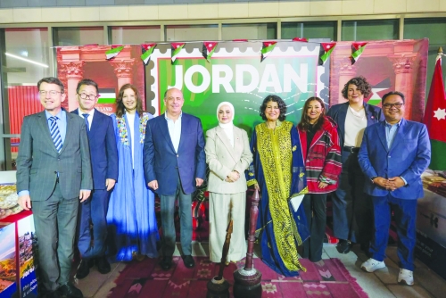 AUBH Celebrates International Day with Participation from Over 20 Countries