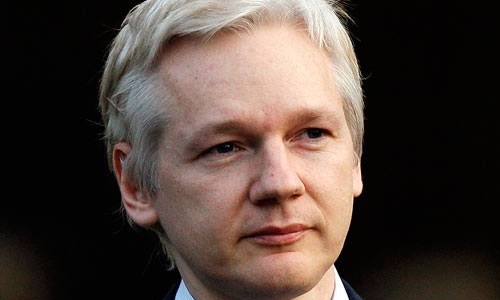 Celebrities sign petition to let Assange free