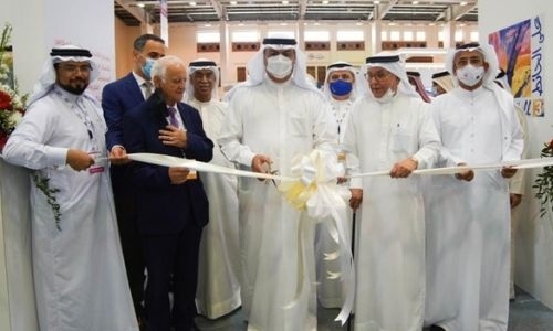 Bahrain keen to hold many exhibitions for young artists