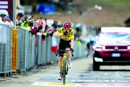Vingegaard powers to maiden Giro stage victory