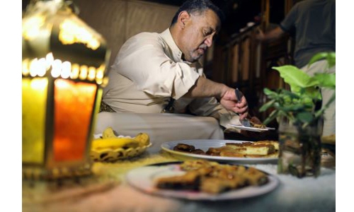 Mouth-watering snacks bring joy to Yemen during Ramadan