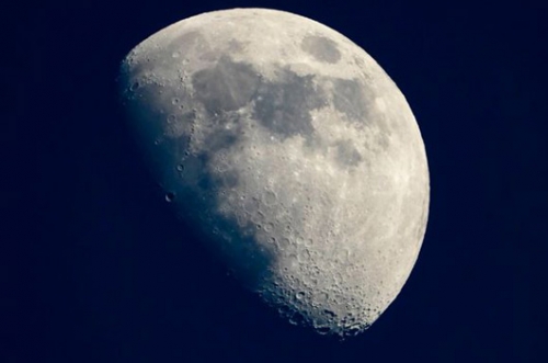 US scientists find molecular water and cold 'water traps' on the moon US scientists find molecular water and cold 'water traps' on the moon