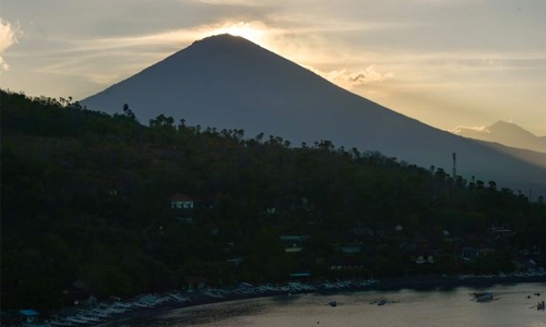 Bali volcano evacuees outside danger zone told to go home