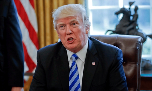 Trump takes aim at automakers that ignored his emissions proposal