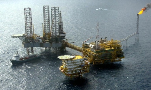 India awards drilling rights for new oil and gas fields