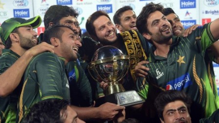 Akmal helps Pakistan to T20 win over Zimbabwe