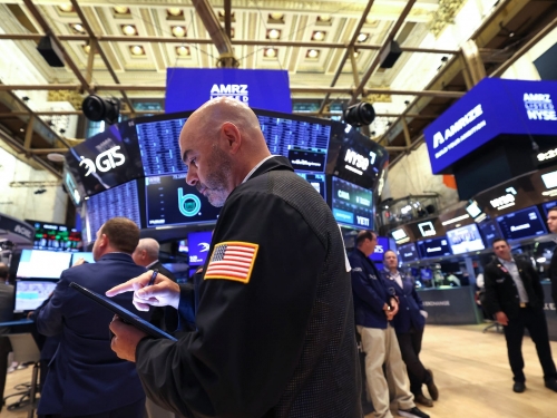 Dollar dips as US Fed shakeup looms Dollar dips as US Fed shakeup looms