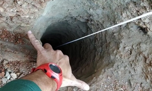 Spanish diggers struggle to reach toddler in well