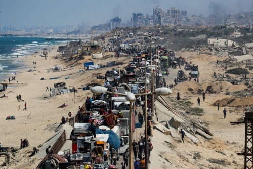 Palestinians flee Gaza amid deadly Israeli offensive 