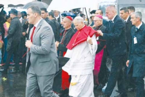 Pope says doesn't fear Trump