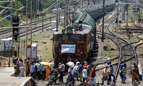 15 killed in dark day for Mumbai daily train commute