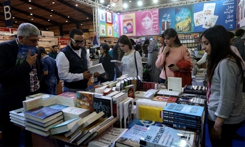 76% of readers buy books based on cover design 76% of readers buy books based on cover design