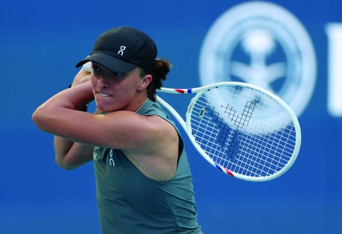 Swiatek stunned at Miami Open by 50th-ranked Linette 