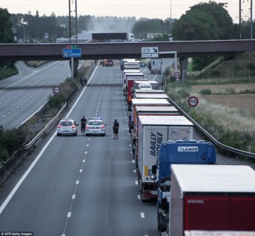 'The farmers are coming': Over 1,000 tractors set to blockade Paris 'The farmers are coming': Over 1,000 tractors set to blockade Paris