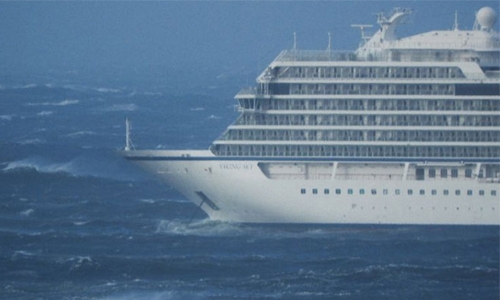 Hundreds airlifted Hundreds airlifted