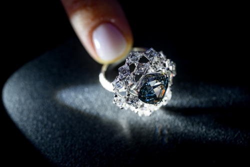 Rare 'Ocean Dream' blue-green diamond sells for $17 mn at auction Rare 'Ocean Dream' blue-green diamond sells for $17 mn at auction