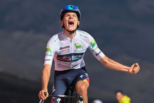 Pellizzari takes Vuelta stage 17 honours 