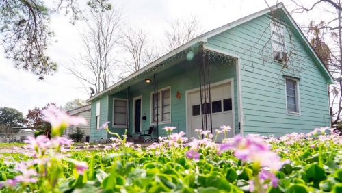 Three teenage girls and gunman dead in Texas shooting