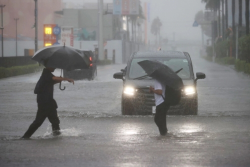 Typhoon Dujuan Leaves 2 Dead, 46,000 Homes Without Power in Japan