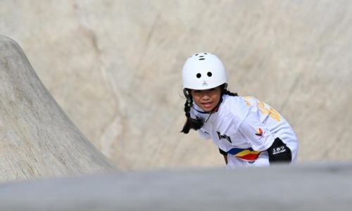 Swimming ace Qin breaks Games record as skateboarder, 9, has 'fun'