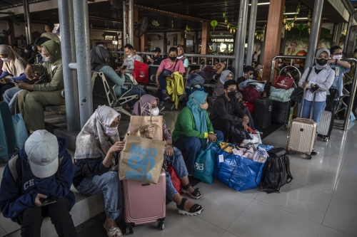 Millions of Indonesians travel in annual Eid exodus Millions of Indonesians travel in annual Eid exodus