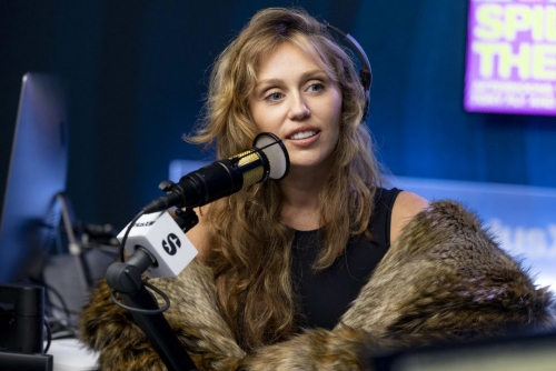 Miley Cyrus ‘blended’ her hand in cooking mishap Miley Cyrus ‘blended’ her hand in cooking mishap