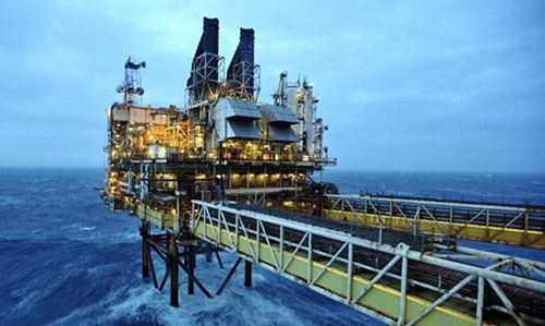 Oil slips as glut worries eclipse Saudi-Iran tensions