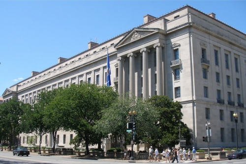 US widens drive to revoke citizenship of foreign-born Americans 