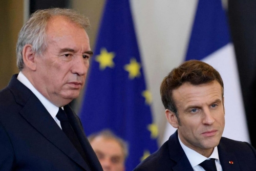 Macron Backs Bayrou Ahead of Confidence Vote
